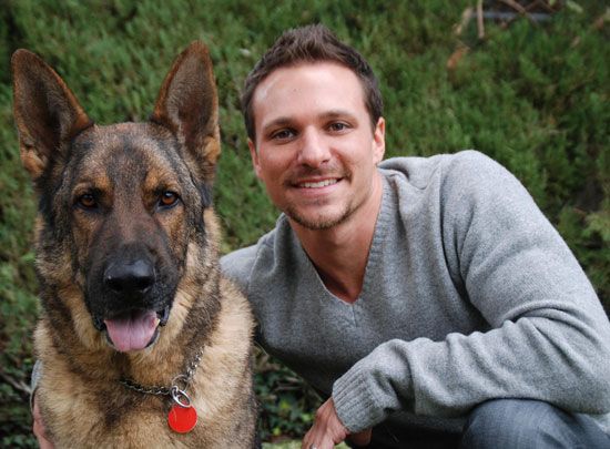  Drew Lachey beside his German Shepherd