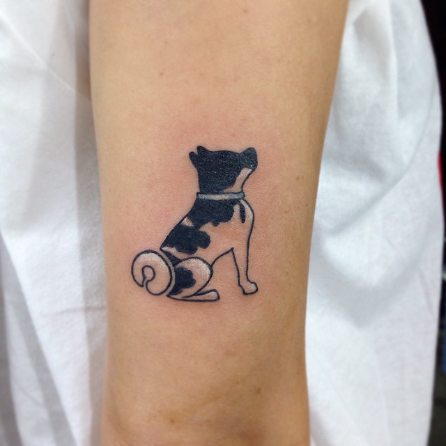 sitting Akita Inu small Tattoo