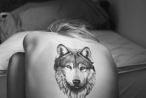 face of a Husky tattoo on the back of a girl