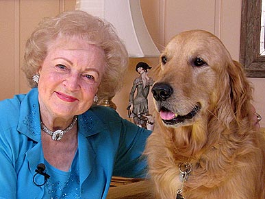 Betty White next to her Golden Retriever