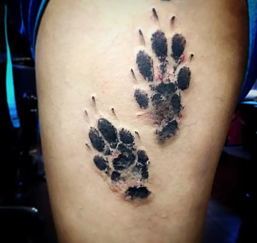 3D large paw print tattoo on the thigh