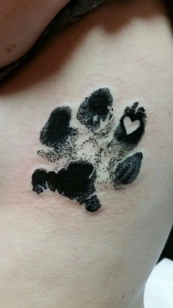 3D large paw print on the thigh