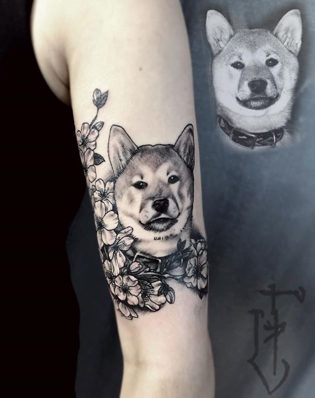 3D face of Shiba Inu with flowers tattoo on the shoulder