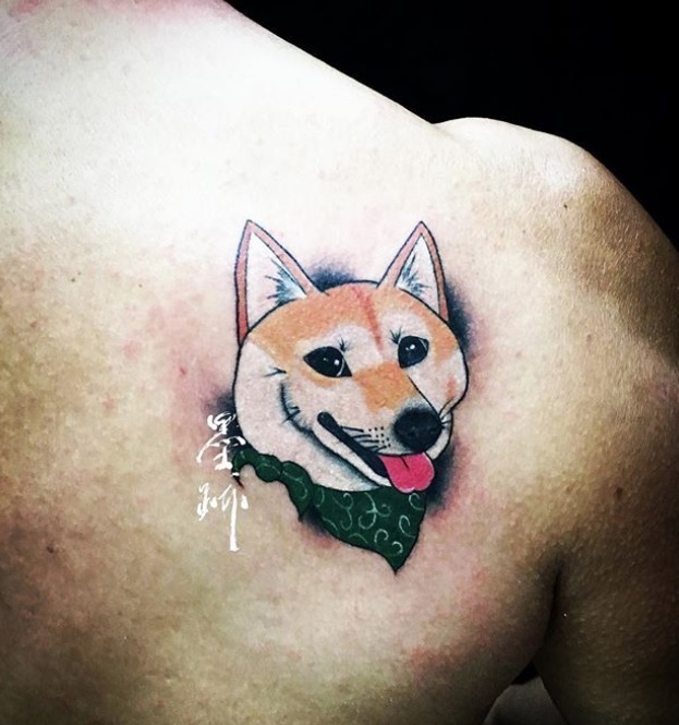 3D face of Shiba Inu with color tattoo on the back