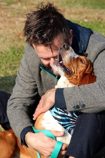 David Arquette hugging its Basset Hound dog