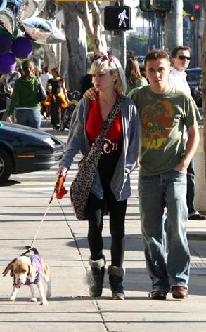 Frankie Muniz walking in the street with her girlfriend and their Beagle