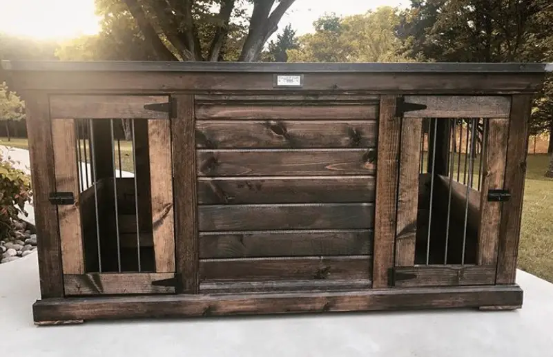 dog kennel outdoors made of woods