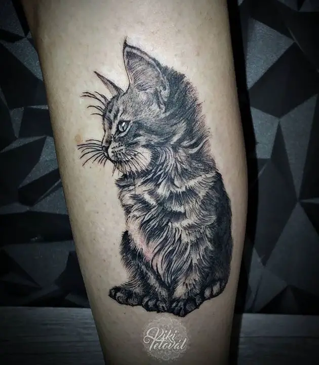 Realistic small Cat Tattoo on the leg