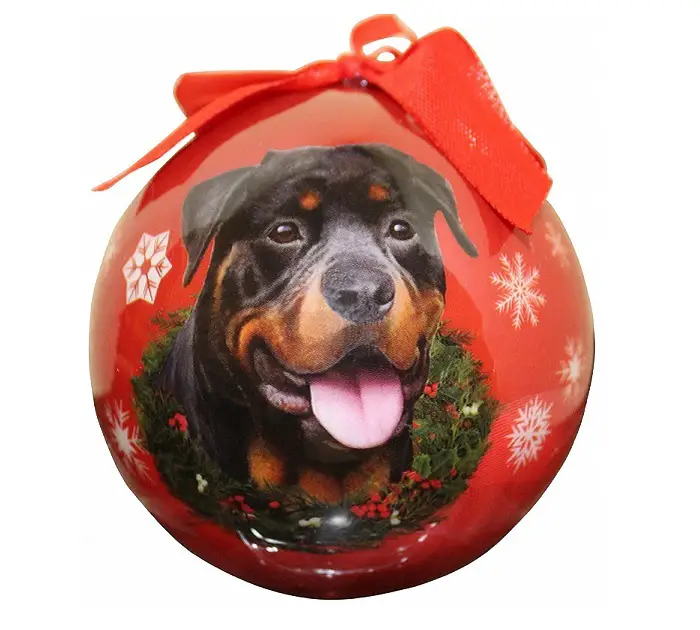 A christmas ornament with the face of a Rottweiler