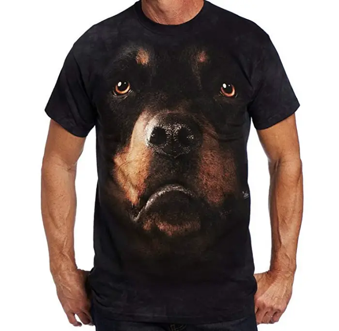 A T-shirt with the face of a Rottweiler