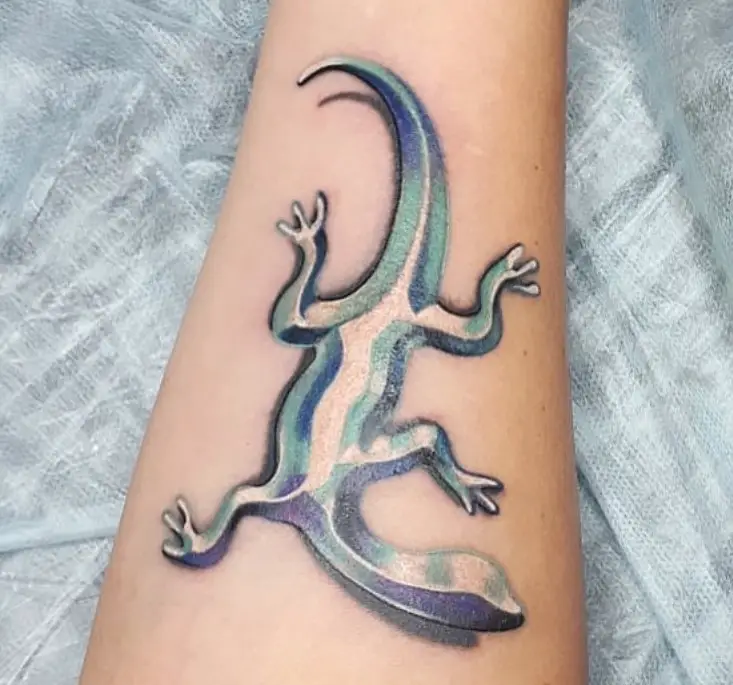 artistic white blue and green colored Lizard Tattoo on the leg