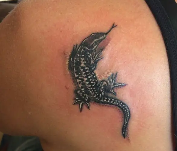 3D black and white Lizard Tattoo on the back
