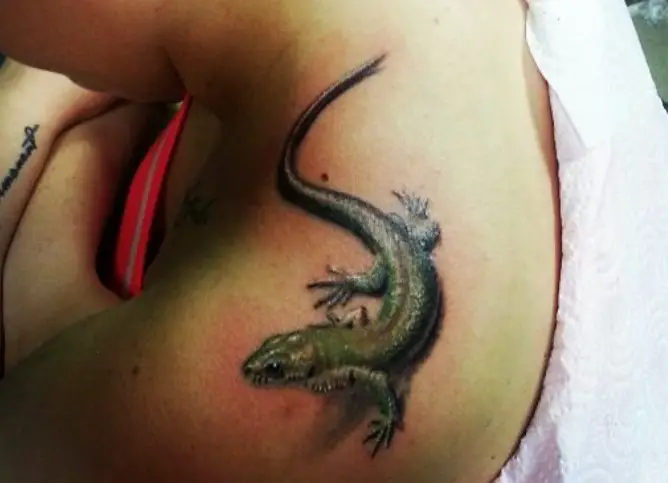 3D green Lizard tattoo on the shoulder