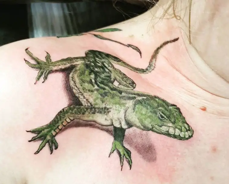 green realistic salamander Lizard Tattoo on the shoulder