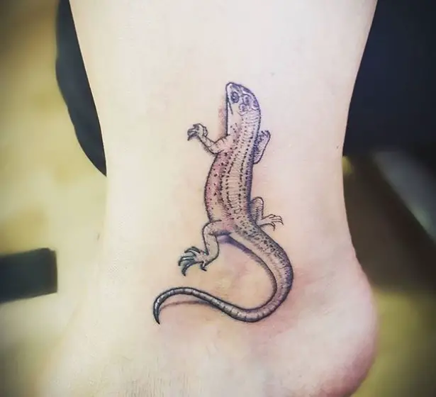 simple and small Lizard Tattoo on the ankle