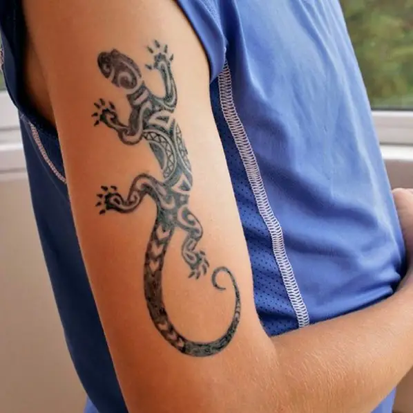 tribal Lizard Tattoo on the shoulder