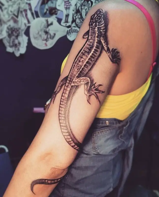 large realistic Lizard Tattoo on the shoulder