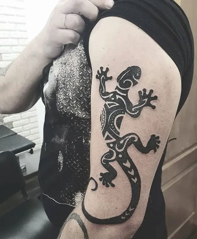 large tribal Lizard Tattoo on the shoulder
