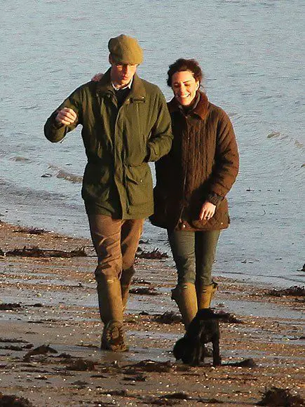 Kate Middleton and Prince William walking by the beach with their Black Cocker Spaniel