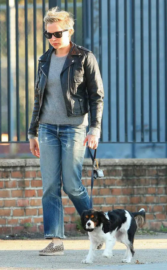 Michelle Williams walking with her Cavalier King Charles Spaniel dog in the streets