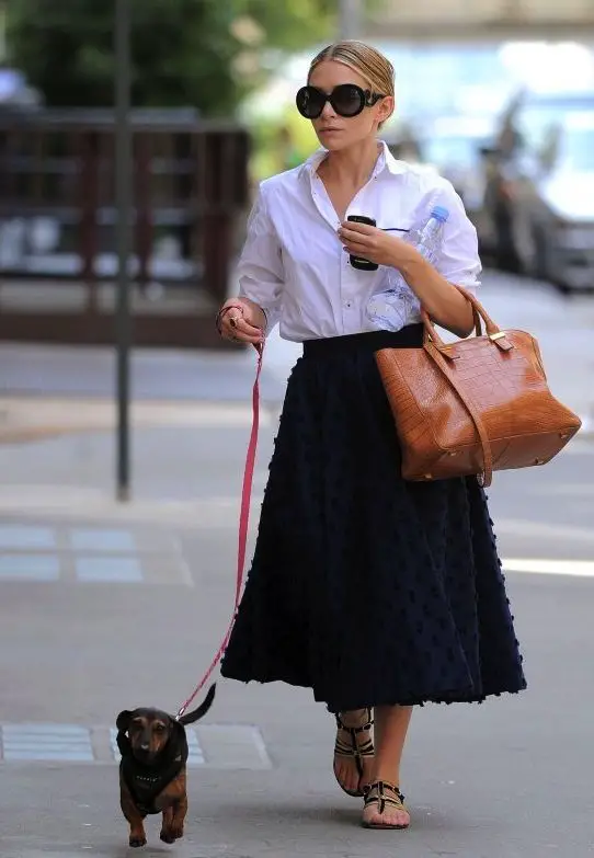Mary-Kate Olsen walking her dachshund dog