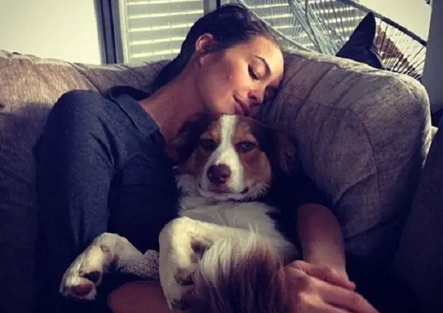  Megan Gale sleeping with her  Border Collie  on the sofa