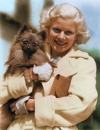 Jean Harlow carrying her Pomeranian