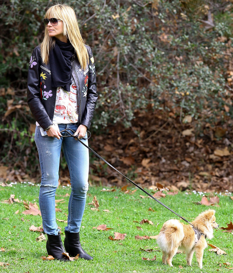 Heidi Klum at the park walking her Pomeranian