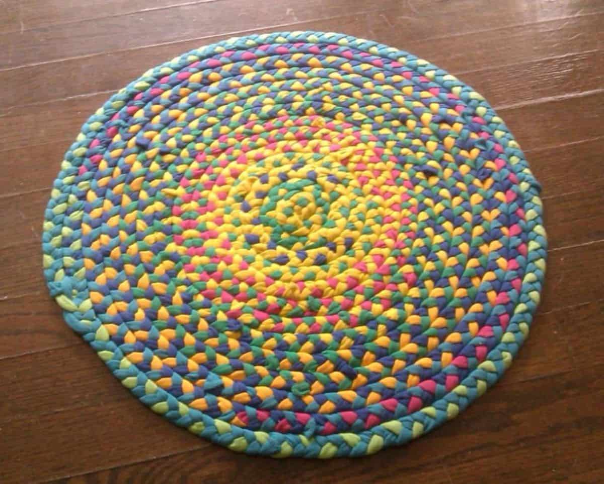 DIY old t-shirt rug dog toy/bed